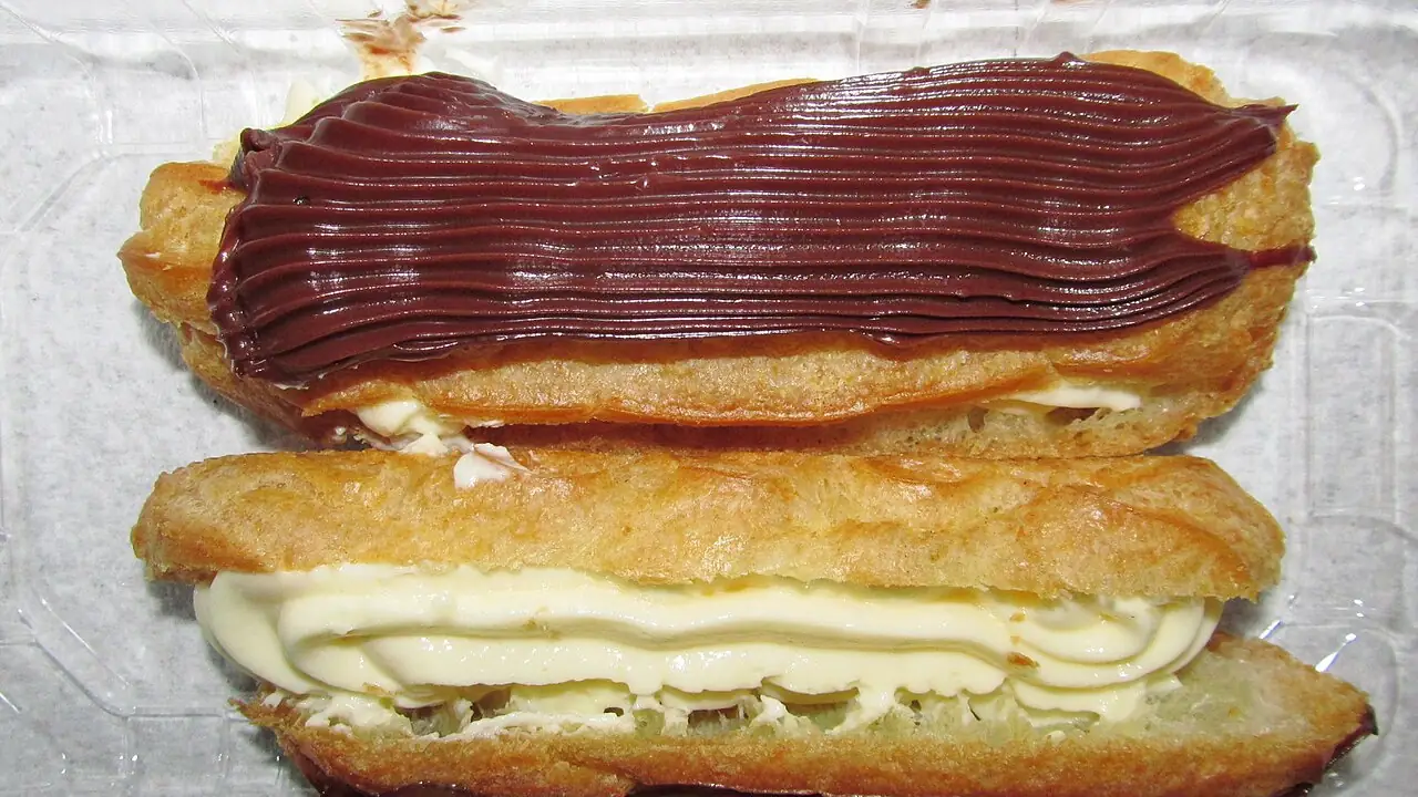 Éclair au chocolat